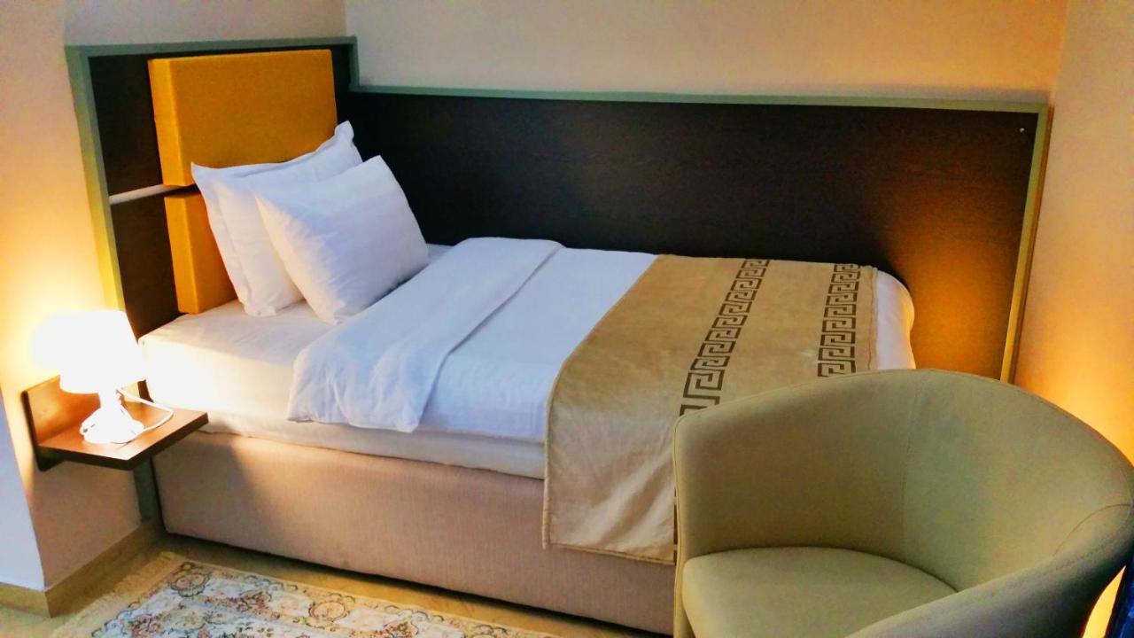 Capital Tirana Hotel Bruci Eksteriør bilde