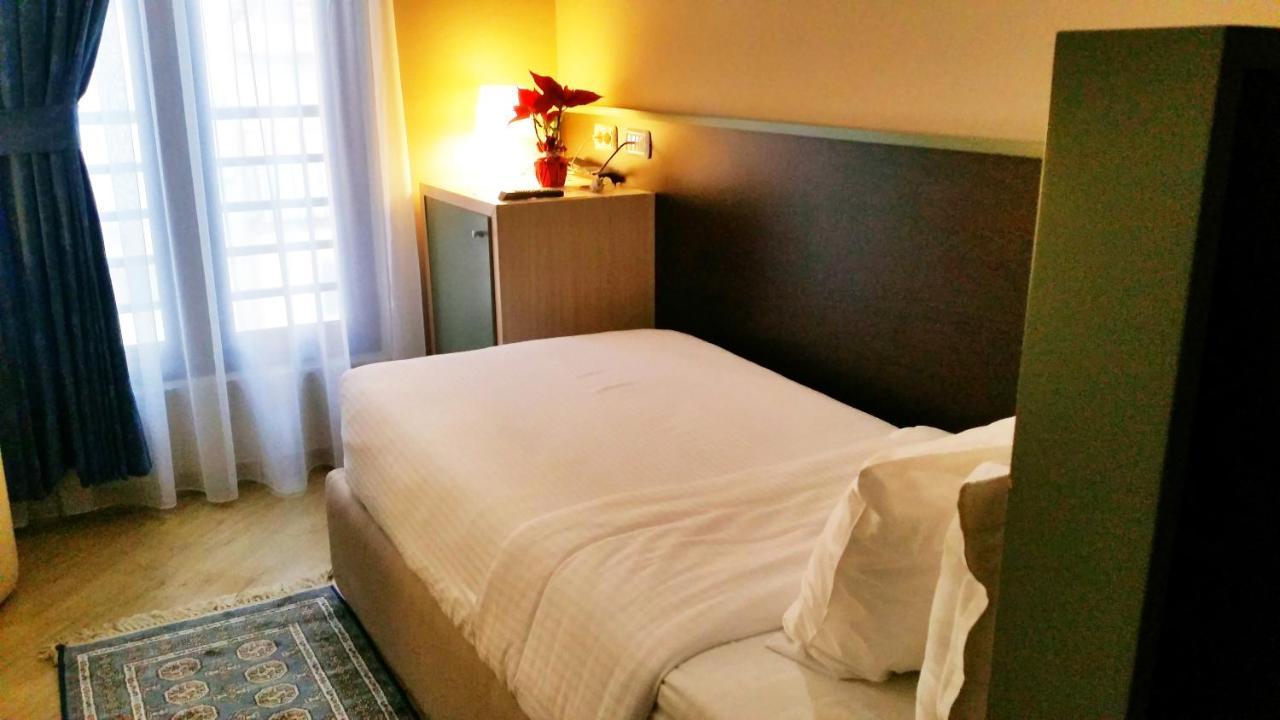 Capital Tirana Hotel Bruci Eksteriør bilde