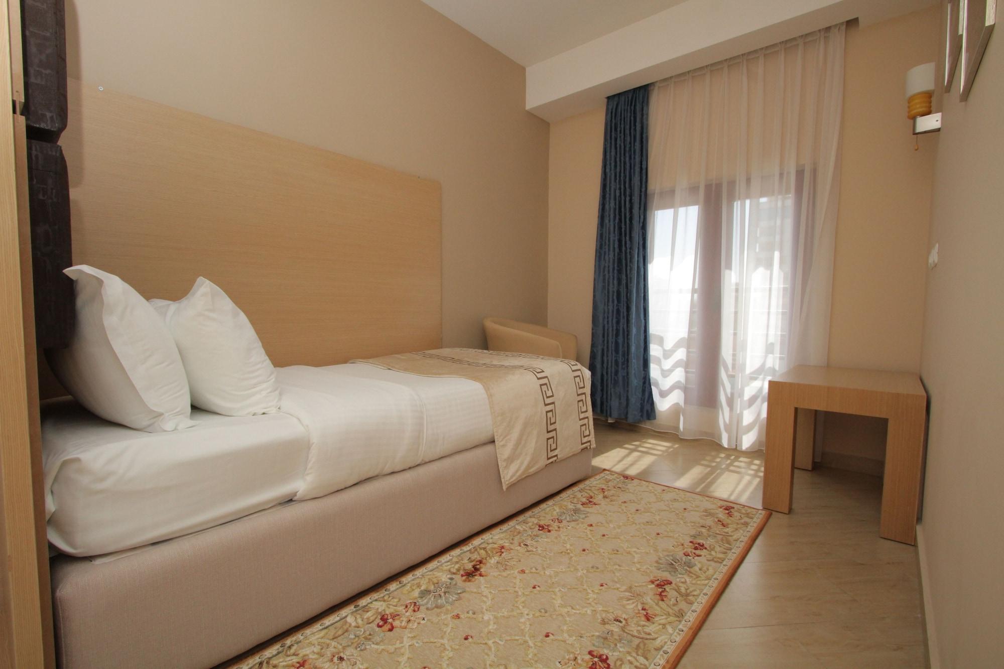 Capital Tirana Hotel Bruci Eksteriør bilde