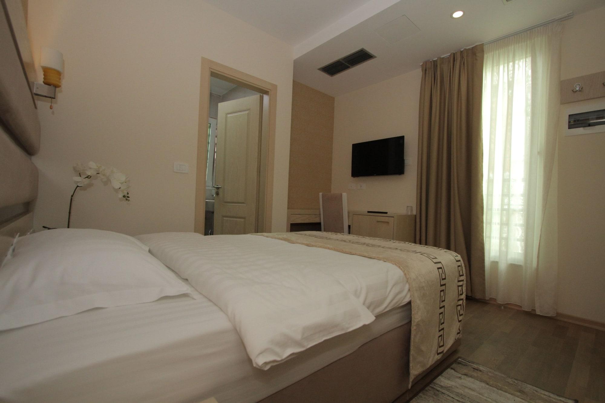 Capital Tirana Hotel Bruci Eksteriør bilde