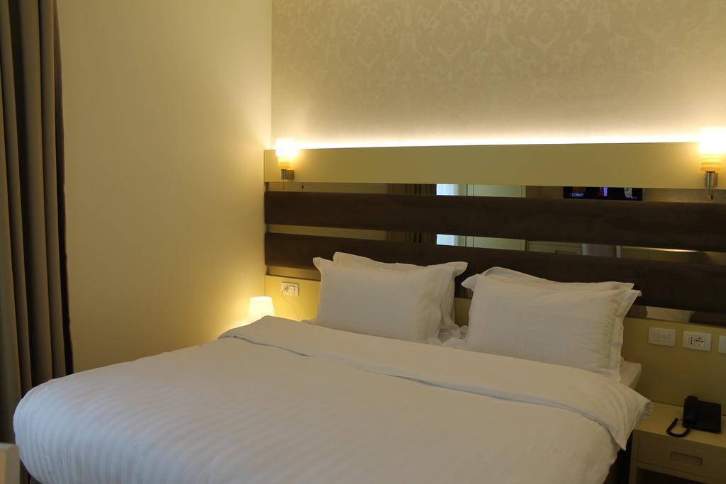 Capital Tirana Hotel Bruci Eksteriør bilde