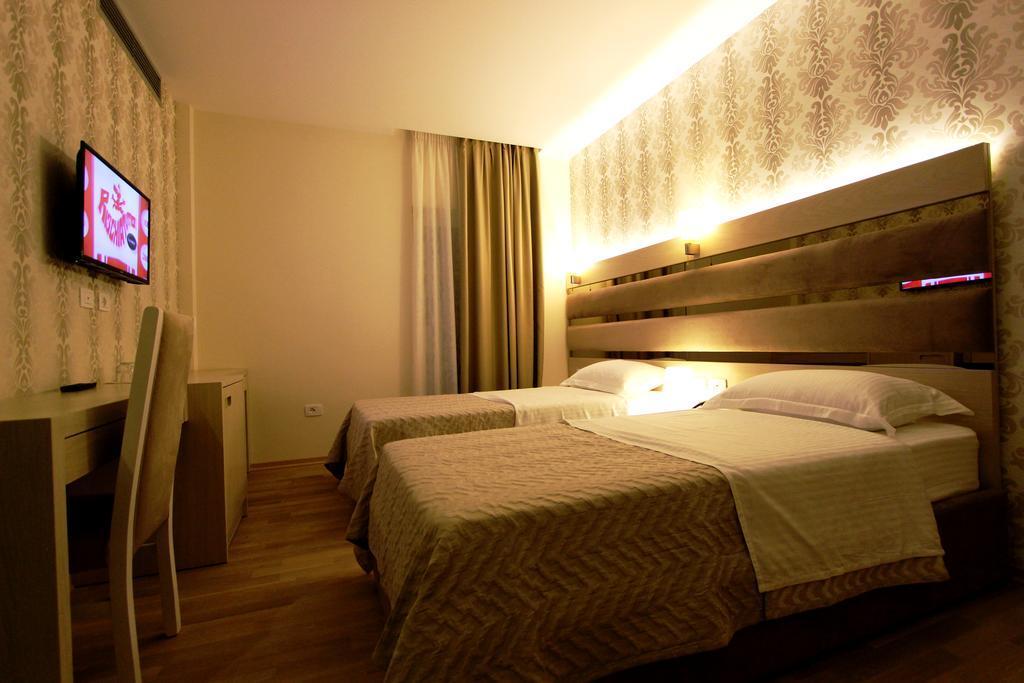 Capital Tirana Hotel Bruci Eksteriør bilde