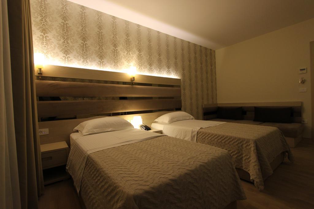 Capital Tirana Hotel Bruci Eksteriør bilde