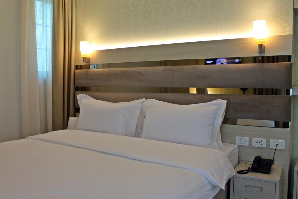 Capital Tirana Hotel Bruci Eksteriør bilde