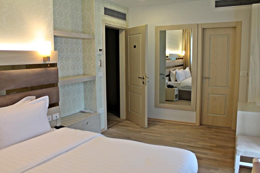 Capital Tirana Hotel Bruci Eksteriør bilde