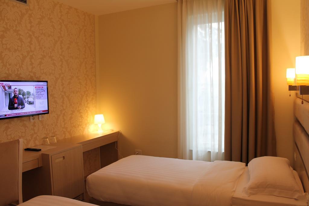 Capital Tirana Hotel Bruci Eksteriør bilde