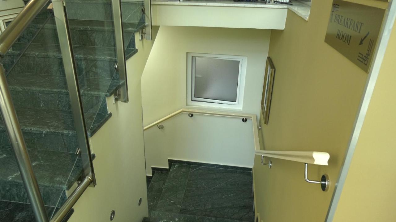 Capital Tirana Hotel Bruci Eksteriør bilde